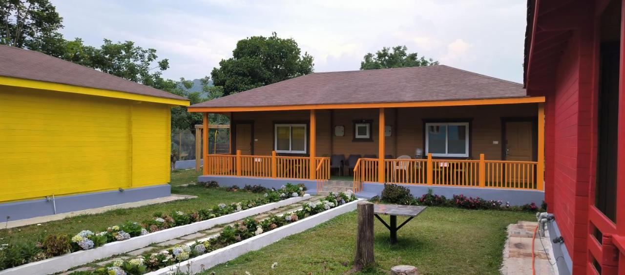 The Laughing Woods Ac Resort Котажирі Екстер'єр фото