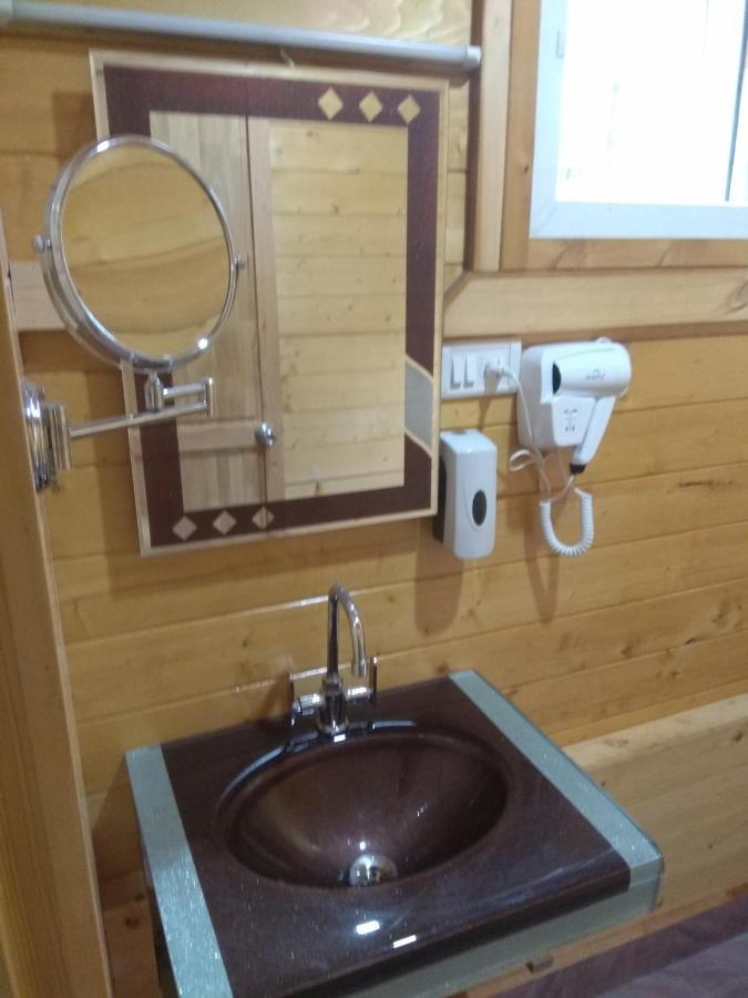 The Laughing Woods Ac Resort Котажирі Екстер'єр фото