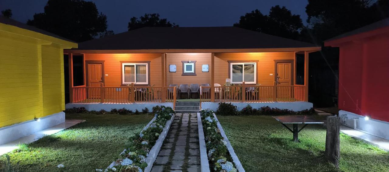 The Laughing Woods Ac Resort Котажирі Екстер'єр фото