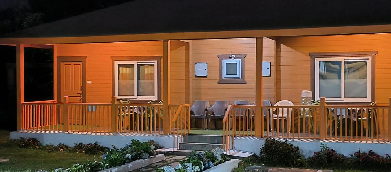 The Laughing Woods Ac Resort Котажирі Екстер'єр фото