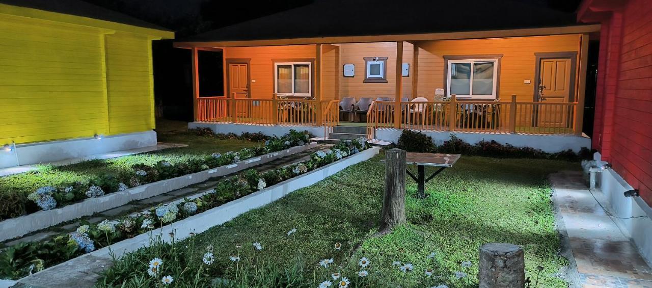 The Laughing Woods Ac Resort Котажирі Екстер'єр фото